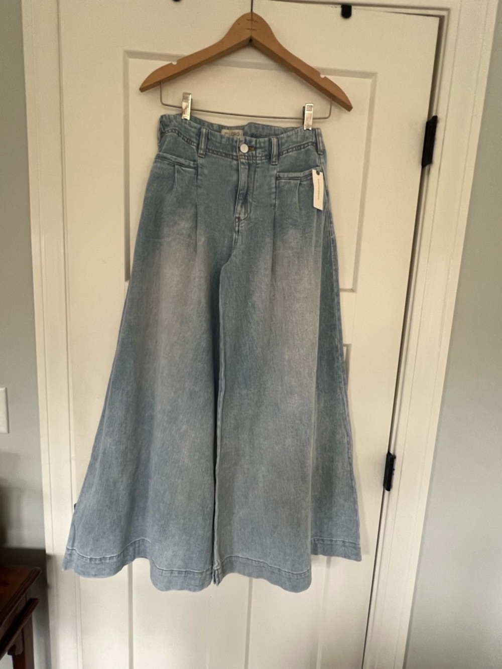 NEW Tags ON
Anthropologie PILCRO wide leg super soft denim Size 25
